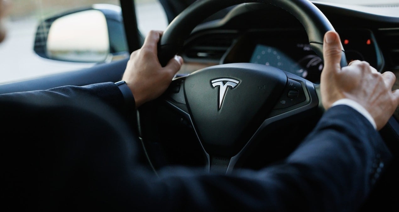 Türkiye’de kapış kapış satan Tesla iki otomobilinin üretimini durdurdu