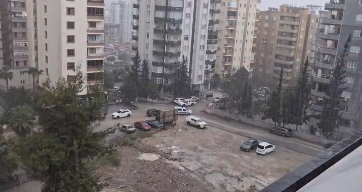 Adana’da sağanak ve dolu hayatı felç etti