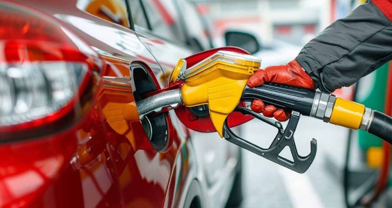 Akaryakıt fiyatları psikolojik sınırın altına geriledi: Motorine indirim geldi