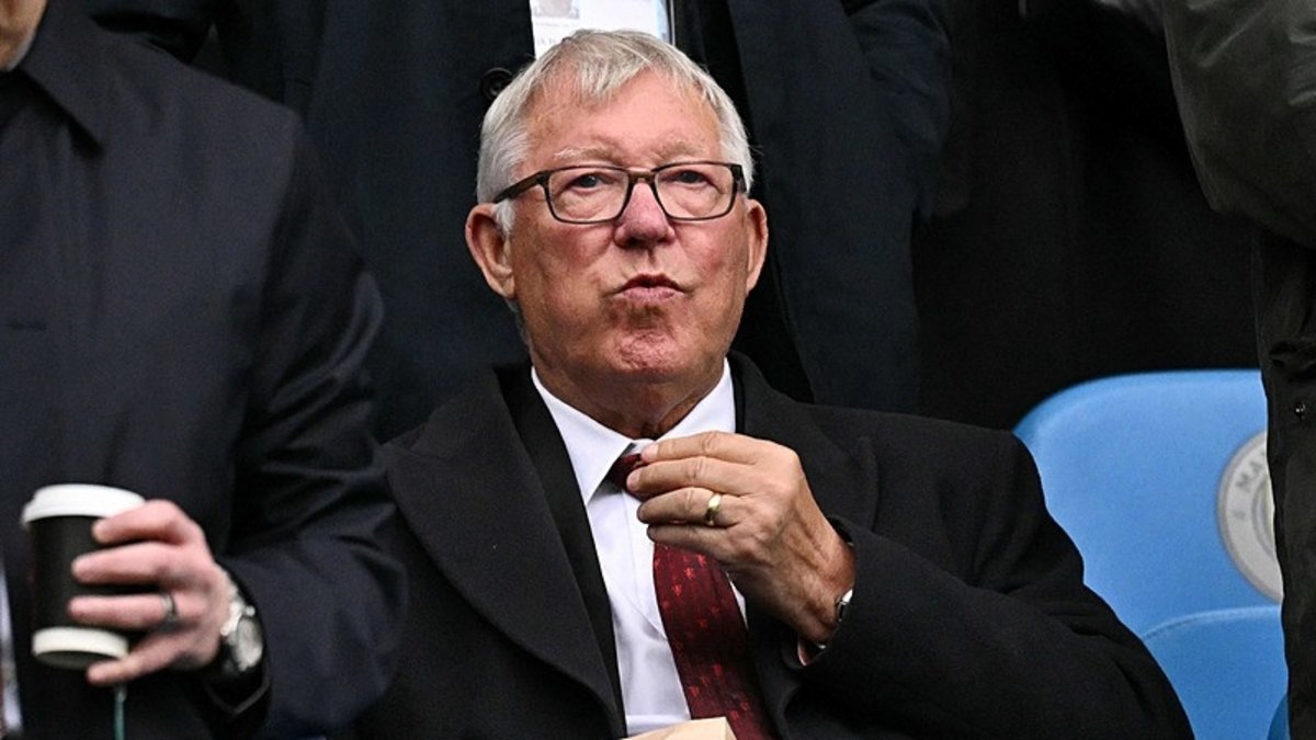 Alex Ferguson Manchester United-Liverpool maçı öncesi hastaneye kaldırıldı