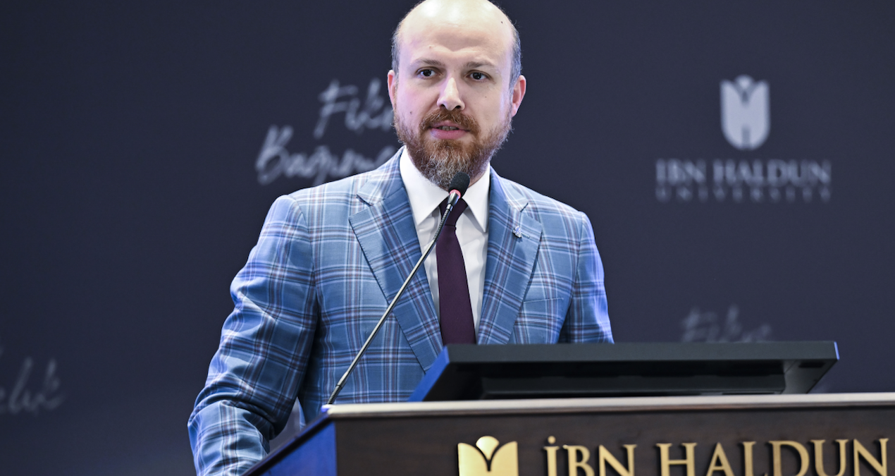 Babasının çıkardığı yasadan yararlananlara kızdı