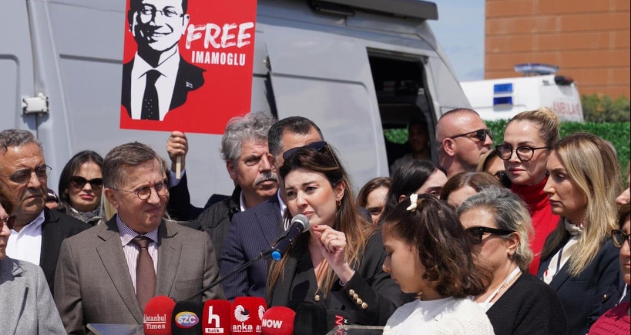 Bağrıma vura vura haksızlığı haykırdım