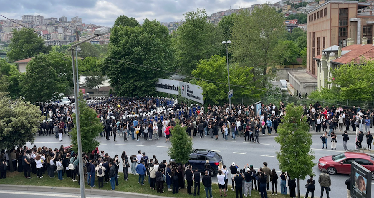 Bilgi Üniversitesi’nde öğrencilere polis müdahalesi: Kampüs boşaltıldı, gözaltı ve yaralılar var