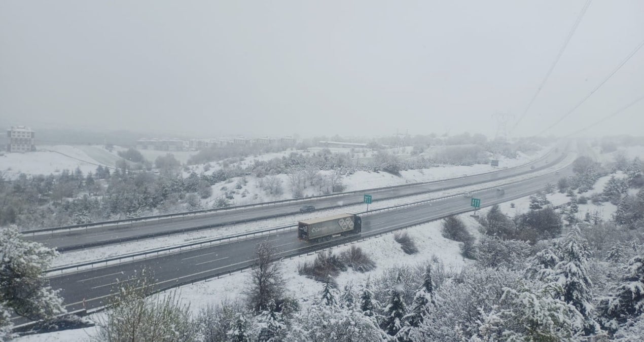 Bolu’da kar ulaşımı aksattı