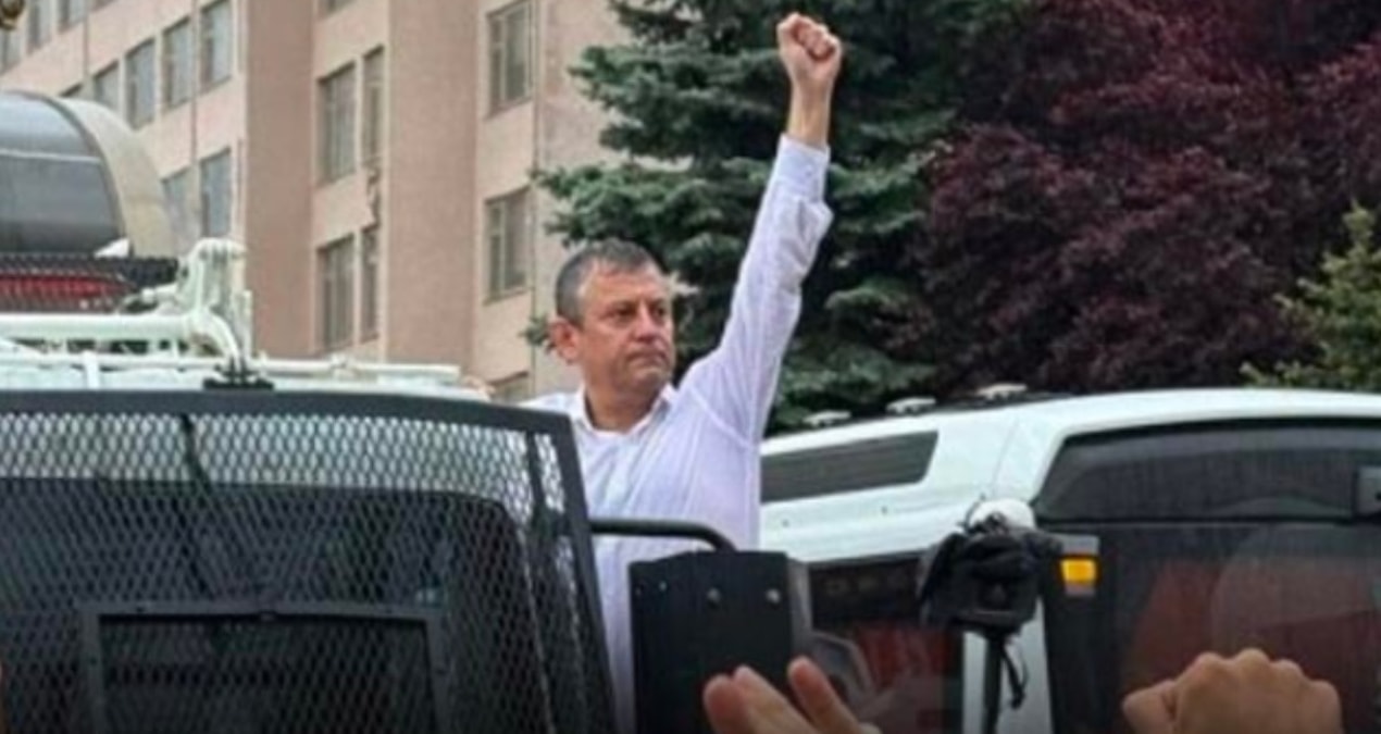‘Bundan sonra meydanlardayız’ demişti: Özgür Özel, İzmir’de miting yapacak