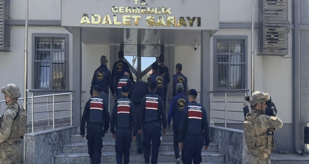 Cani evlat annesini odunla öldürdü!