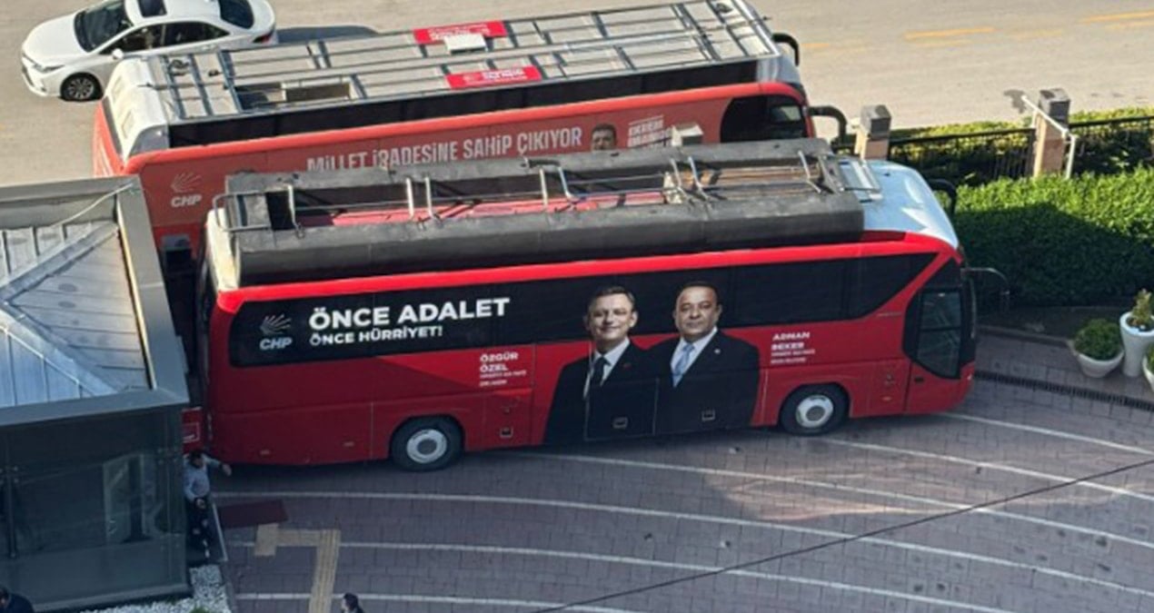 CHP otobüsleriyle barikat kuruldu TOMA’lar giremedi