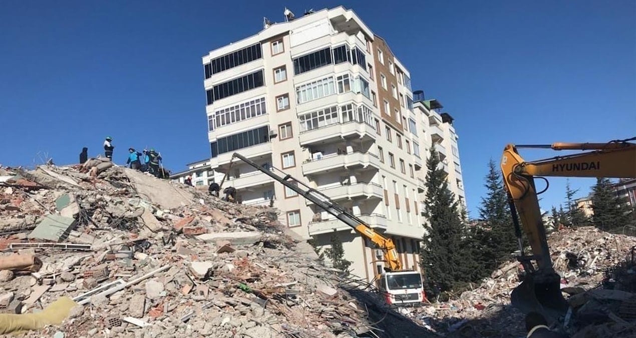 Depremde 148 kişiye mezar olan Hamidiye Sitesi’nde karar