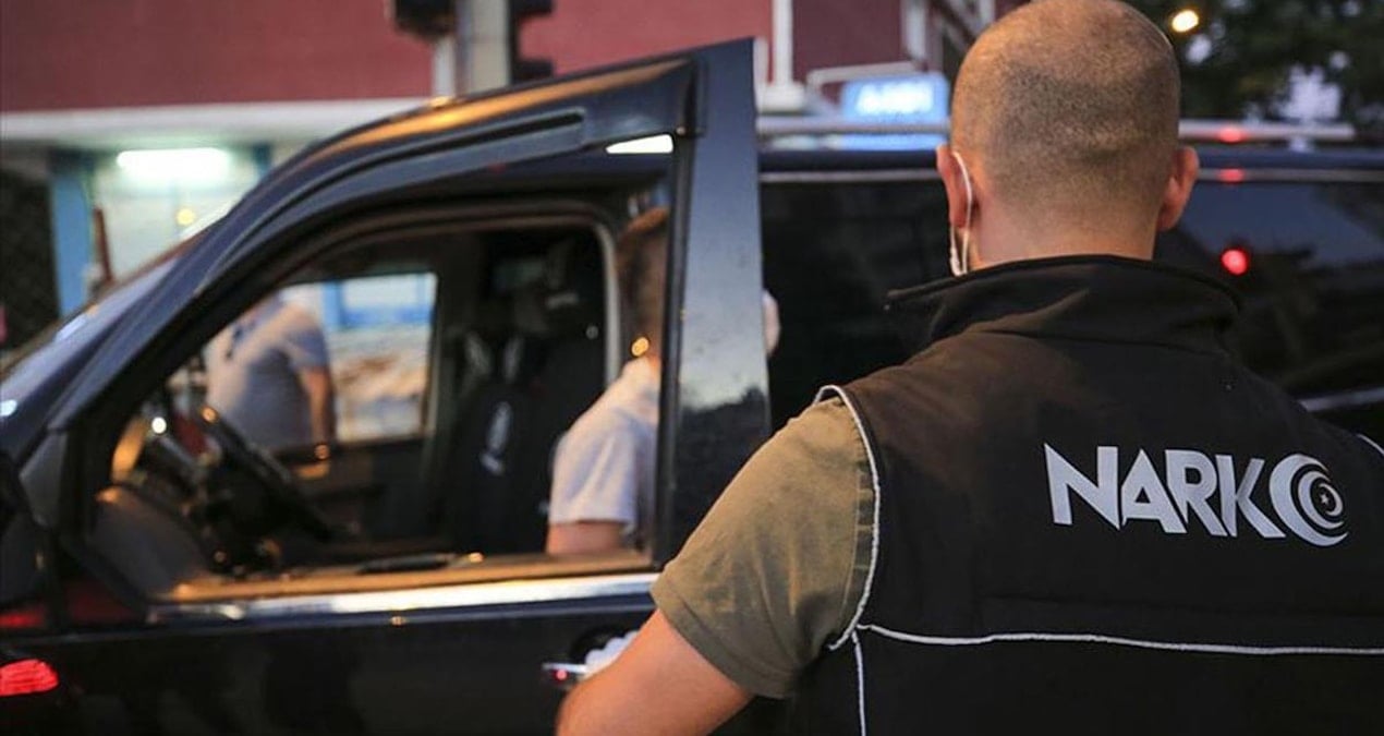 Düzce’de aracın döşemelerine gizlenmiş 4 bin uyuşturucu hap ele geçirildi