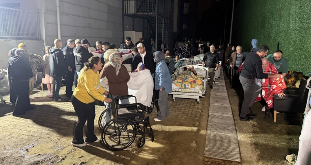 Düzce’de huzurevinde yangın: 54 kişi tahliye edildi