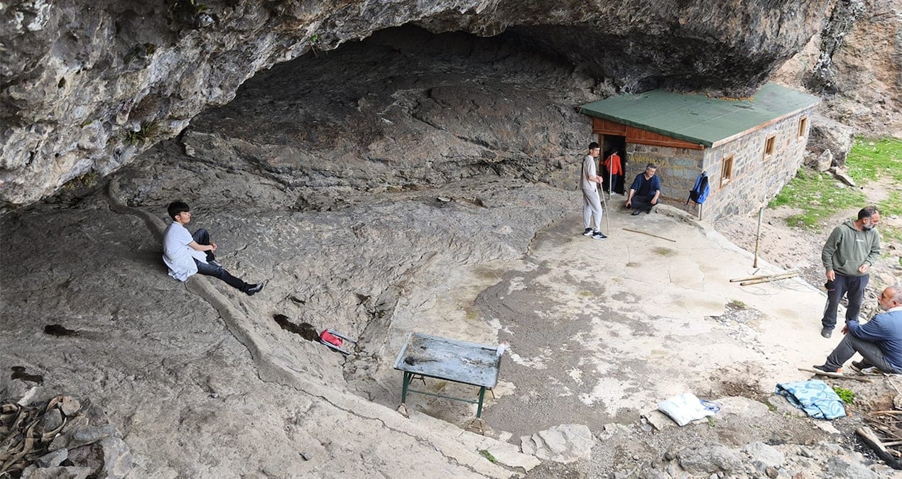 Düzgün Baba Ziyaretgahı’nı tahrip eden 3 kişi tutuklandı