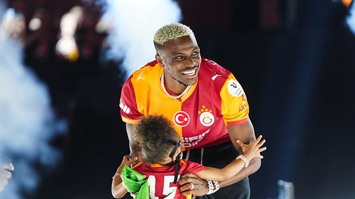 Eski yıldızdan dünya devine Osimhen çağrısı! Transfer…