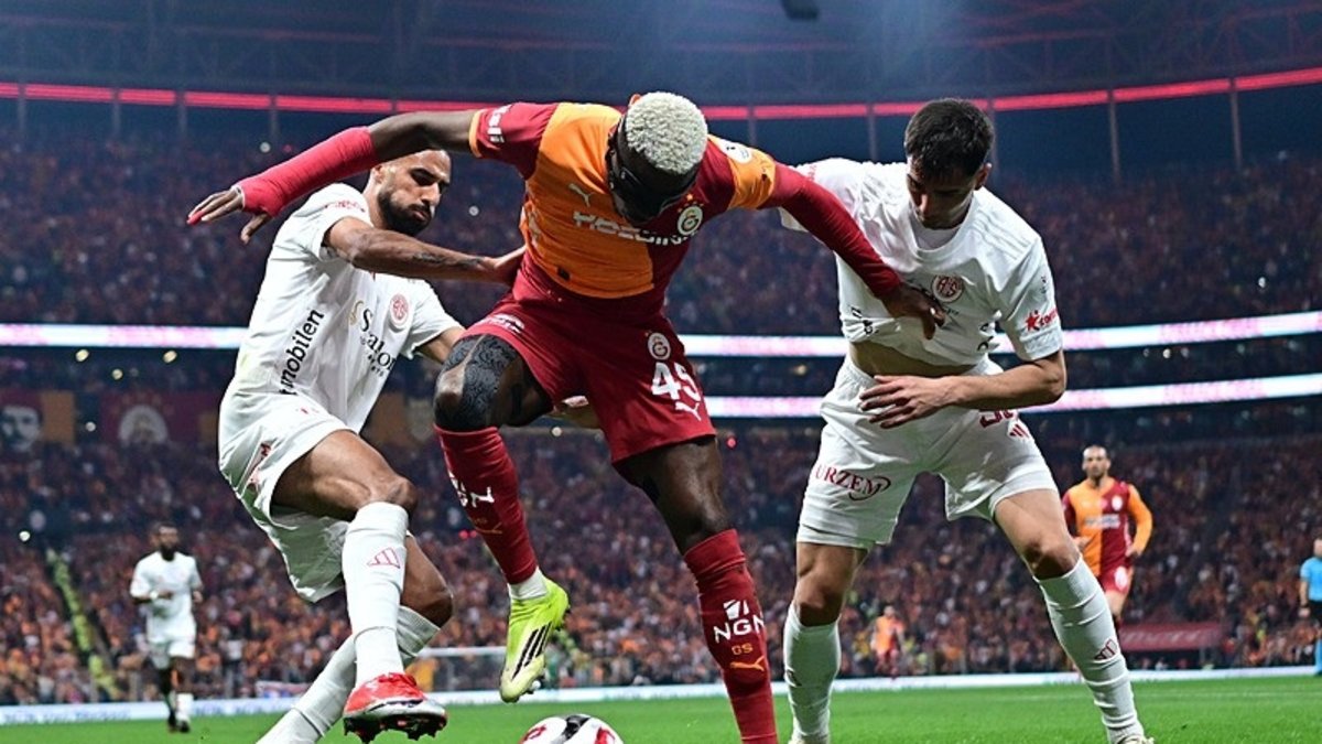 Galatasaray-Hesap.com Antalyaspor maçında penaltı kararı! İşte o pozisyon