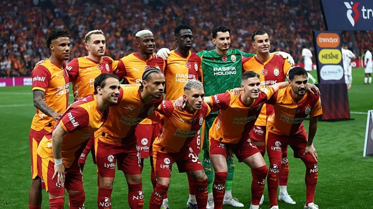 Galatasaray’da Okan Buruk o futbolcunun ayrılığına izin vermedi!