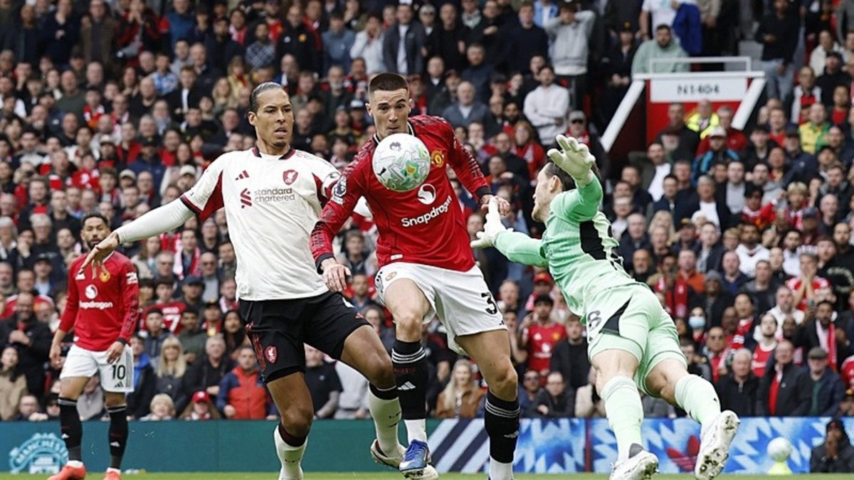 Gol düellosunda Manchester United, Liverpool’u devirdi!