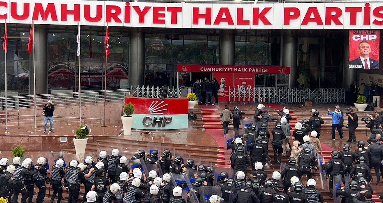 İktidar, kapısını kırıp CHP’ye girdi