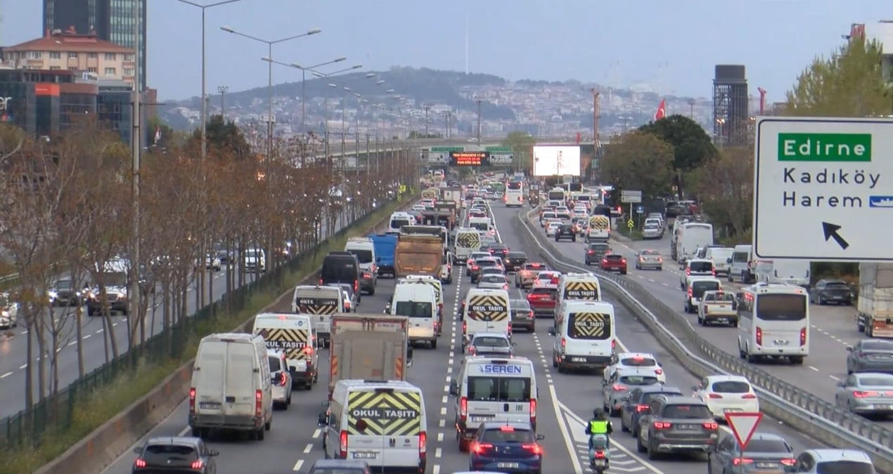 İşe gitmek isteyen İstanbullular trafikle karşılaştı! Yoğunluk yüzde 60’ı aştı