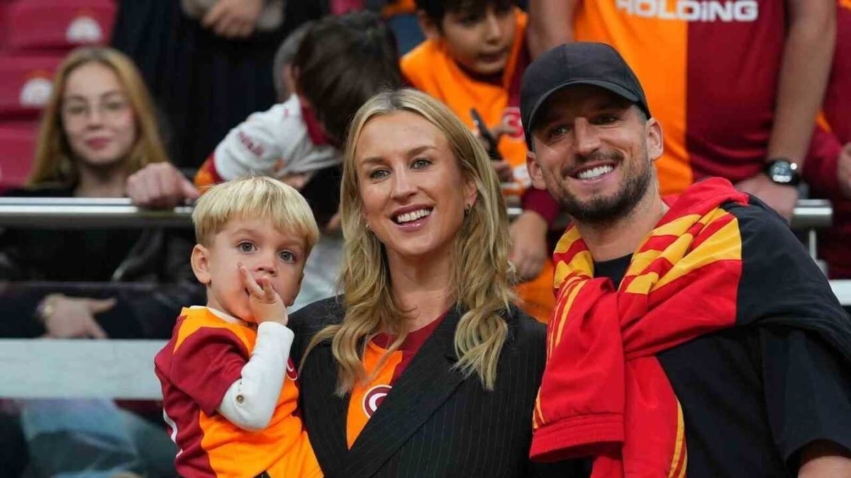 Mertens ailesi Galatasaray maçı için İstanbul’a geldi