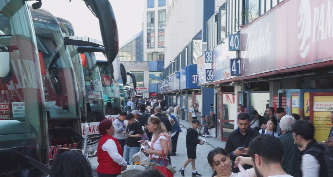 Otogarlarda bayram tatili hareketliliği başladı; ek seferler konuldu