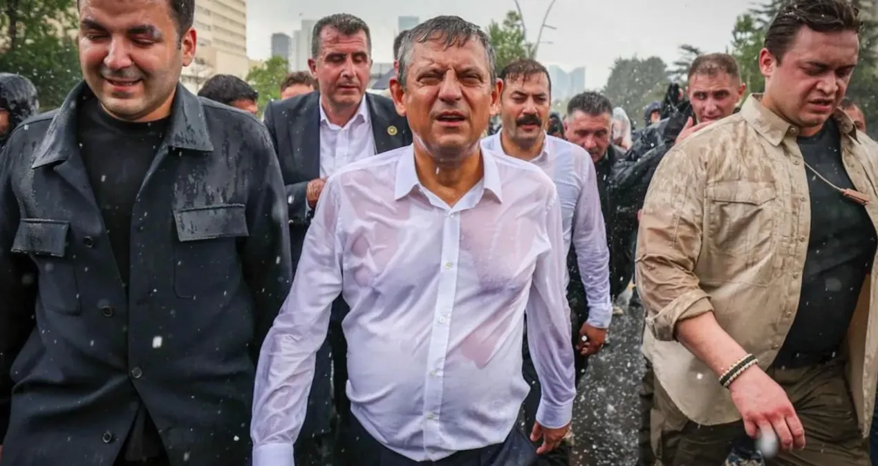 Özgür Özel, CHP’li vekillere böyle konuştu: “Otobüsümüz yok, imkanımız yok, paramız yok ama…”