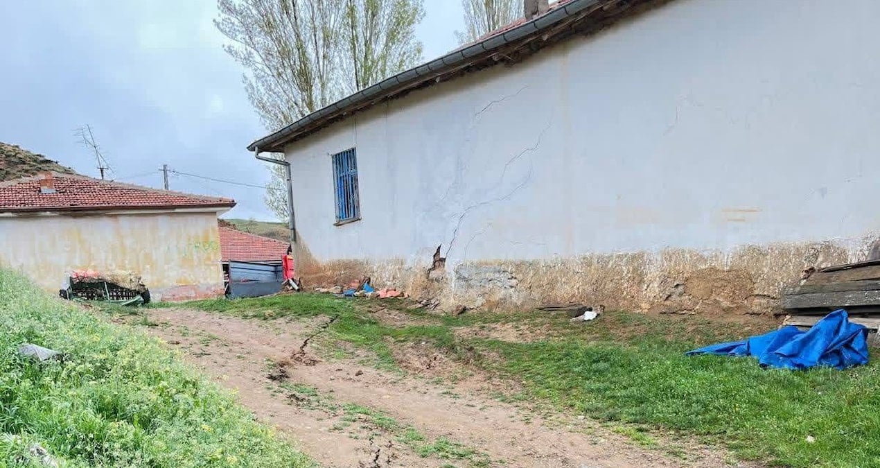 Sağanak sonrası ilçede korkutan görüntü