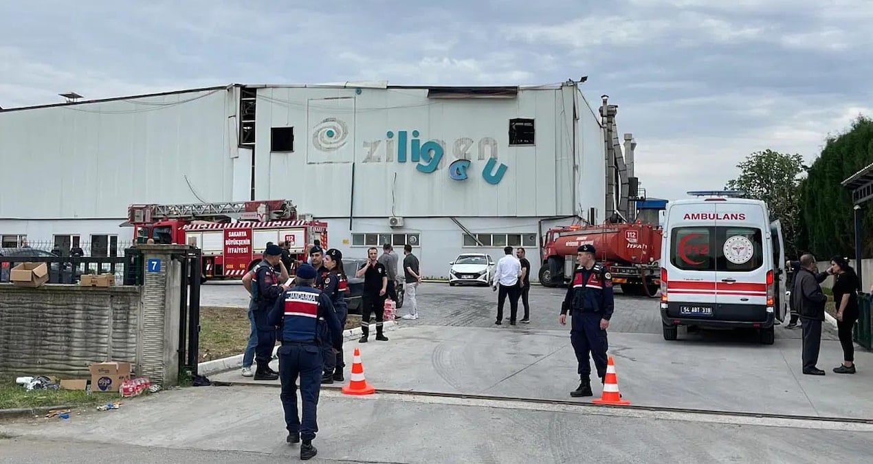 Sakarya Hendek’te fabrikada patlama: Çıkan yangında 8 işçi yaralandı