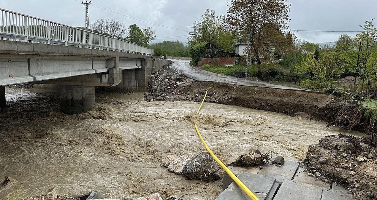 Sakarya’da sağanak hayatı olumsuz etkiledi