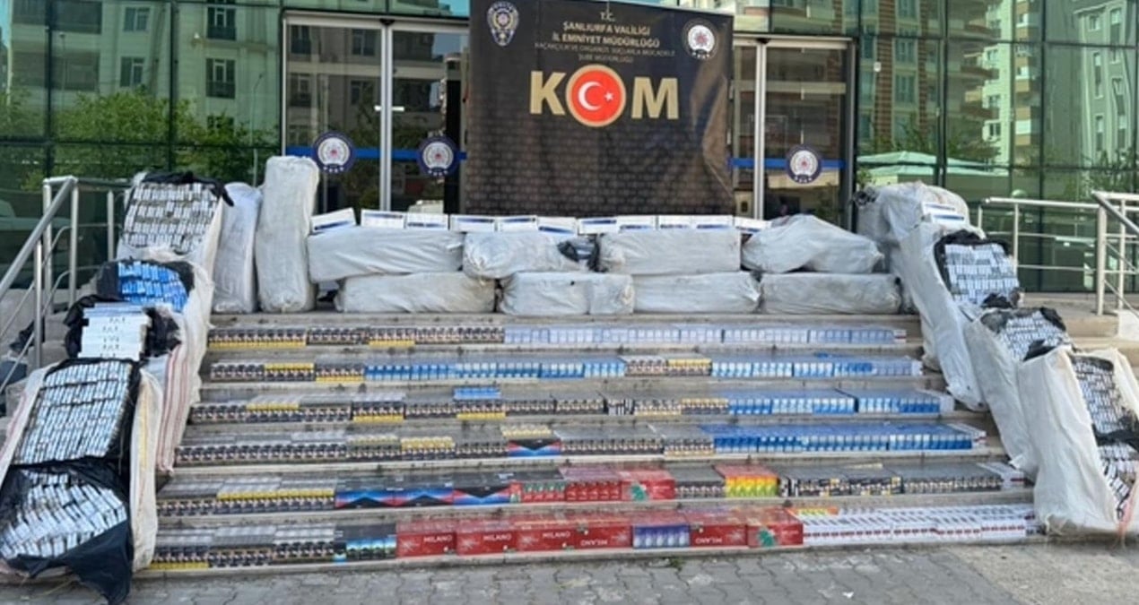 Saman balyalarının altından milyonluk kaçak sigara çıktı