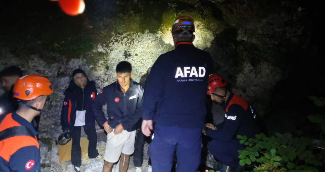 Şelalede kaybolan gençlerden sevindiren haber