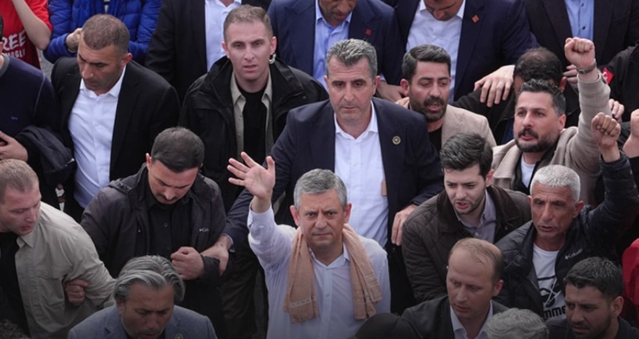 SON DAKİKA | Özgür Özel Meclis’e yürüyor