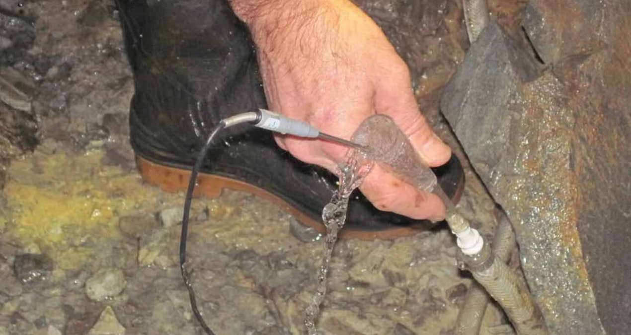 Tek bir sızıntıyla 400’den fazla evin elektriği bedavaya gelecek: Eski tünellerin altından sızıyordu