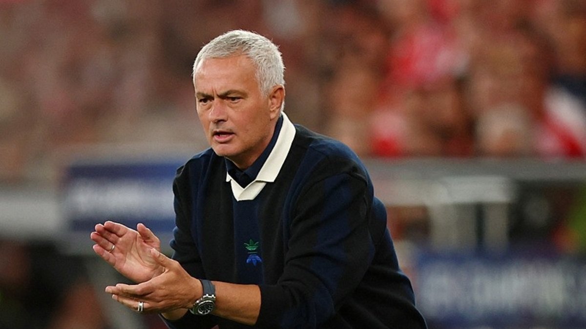 Jose Mourinho Benfica’ya veda etti
