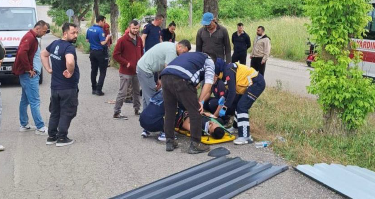 Kamyon ile kamyonet çarpıştı, 5 kişi yaralandı