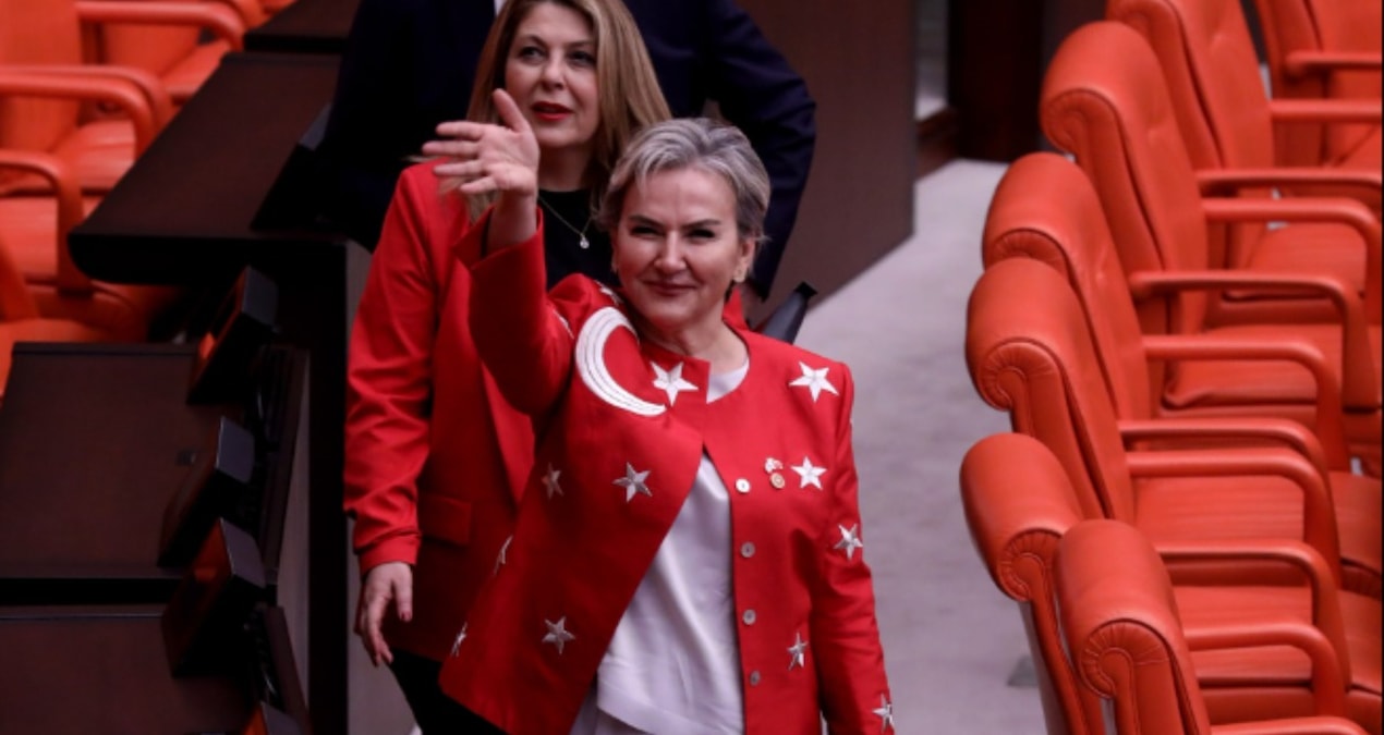 Nimet Hanım üçüncü yılında üçüncü partisine geçiyor!