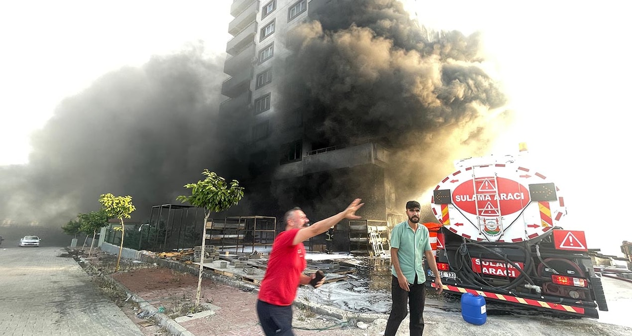 Şanlıurfa’da 10 katlı binada yangın