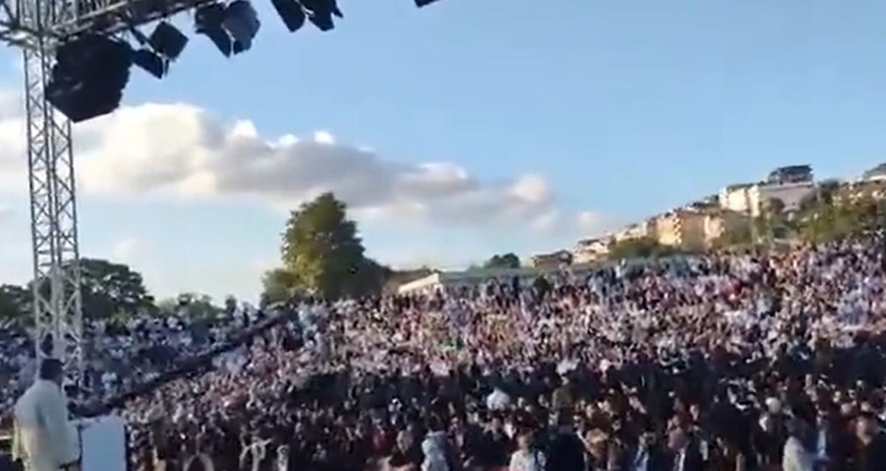 Bilgi Üniversitesi’nde kayyum rektörü sırtlarını dönerek protesto ettiler
