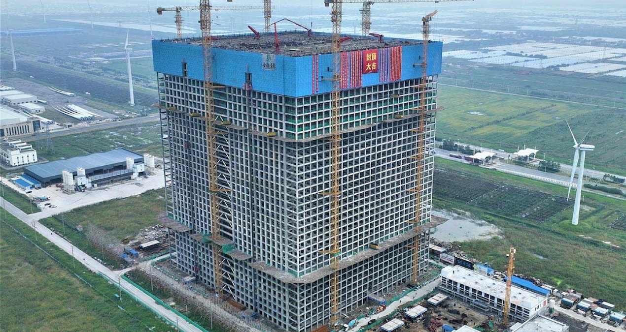 3 bin 500 beton blokla dev bir batarya inşa ettiler