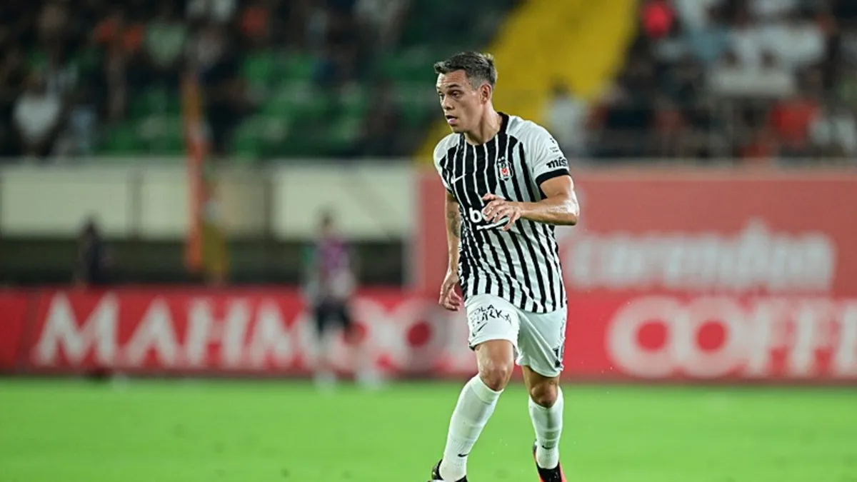 Beşiktaş’ta Leandro Trossard’dan kırmızı kart ve VAR tepkisi!