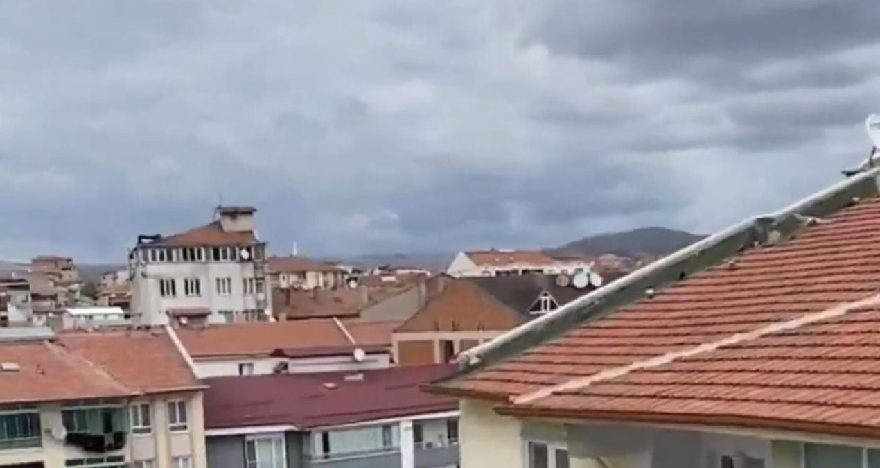 Çorum’da camiden yükselen şarkı şaşkına çevirdi