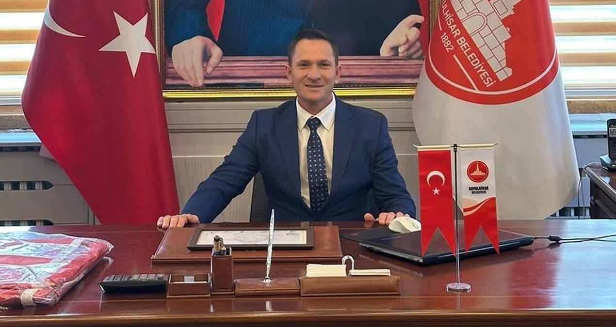 Koyulhisar Belediye Başkanı Bora Karakullukçu İYİ Parti’den istifa etti: İstiklal Marşı videosuyla gündem olmuştu
