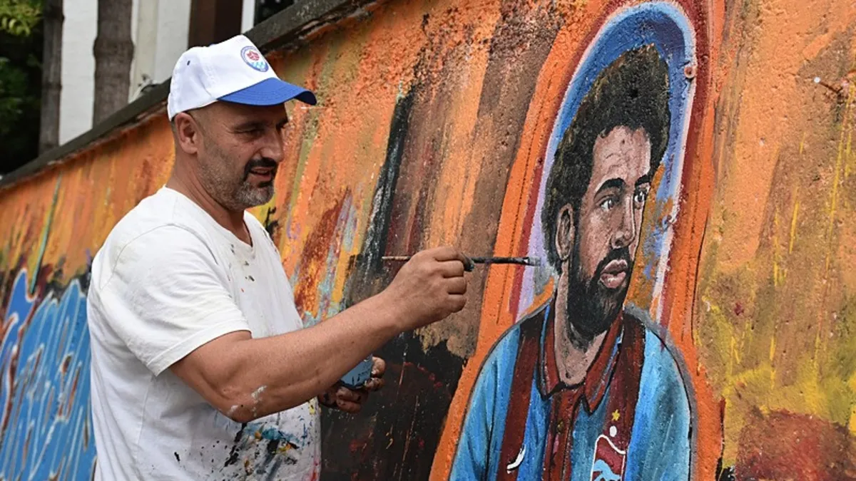 Trabzon’da Muhammed Salah sevgisi duvara resmedildi!